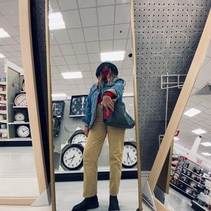 Meet your Posher, Jules